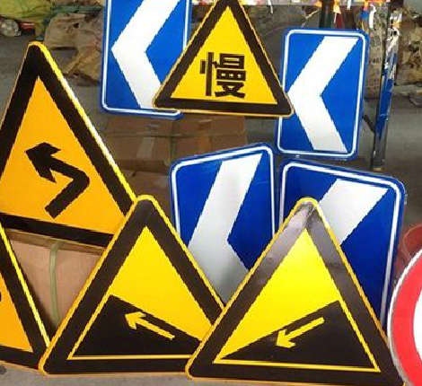 灵宝标识标牌中颜色的确定是很重要的。